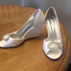 Touch of Nina white wedge
